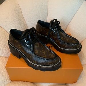 LOUIS VUITTON MONOGRAM DERBY SHOES! SZ 37!